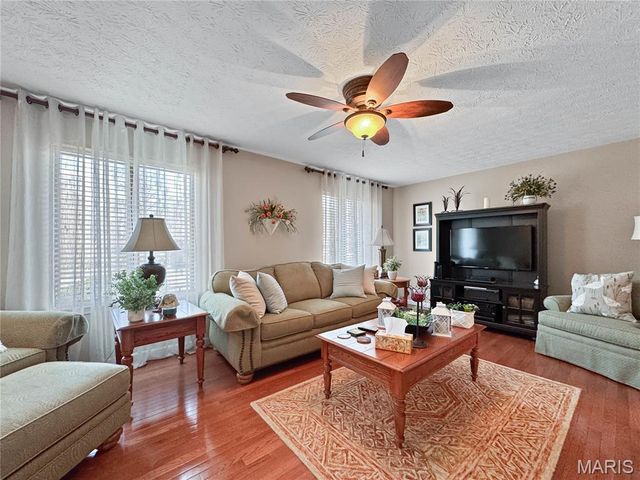 513 Wedgewood Lane, Columbia, IL 62236