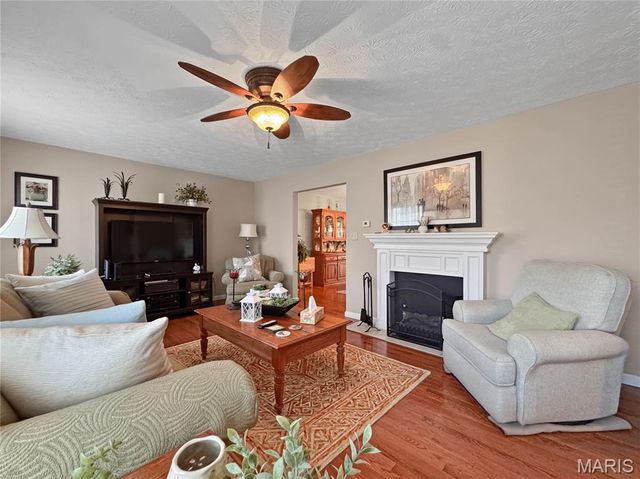 513 Wedgewood Lane, Columbia, IL 62236