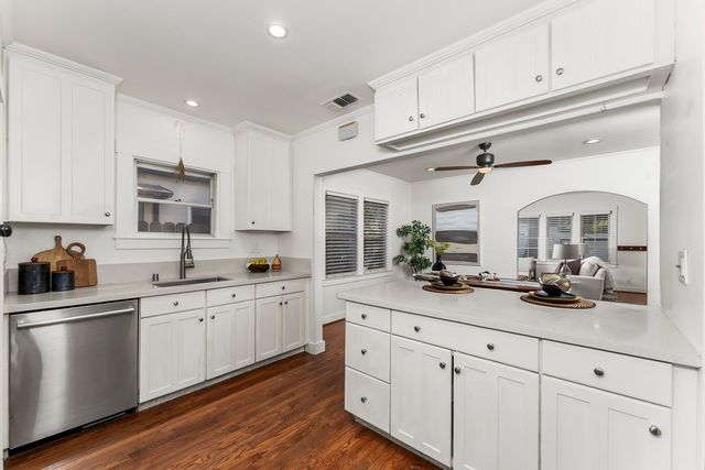 2653 Freeport Blvd, Sacramento, CA 95818
