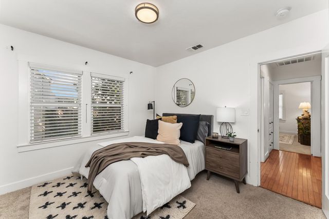 2653 Freeport Blvd, Sacramento, CA 95818