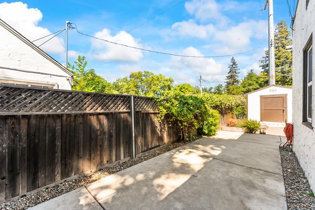 2653 Freeport Blvd, Sacramento, CA 95818