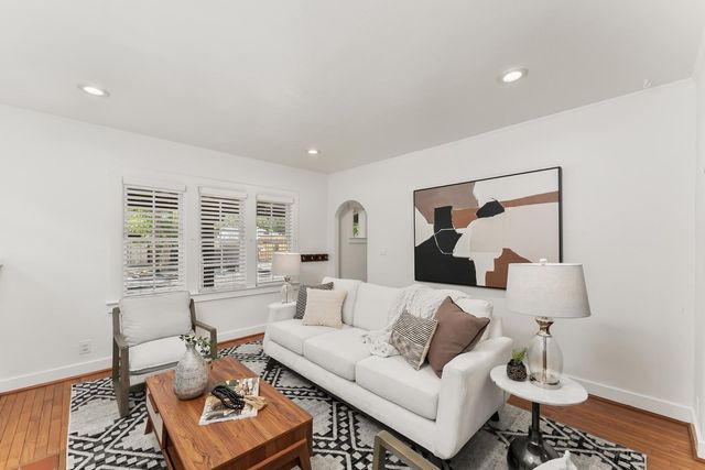 2653 Freeport Blvd, Sacramento, CA 95818