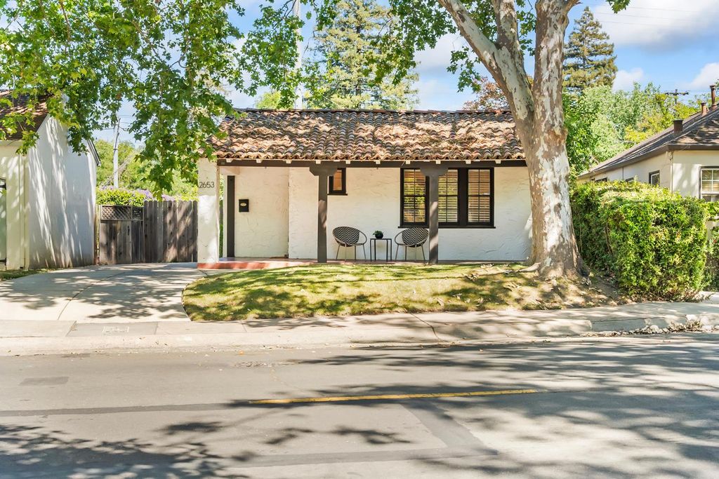 2653 Freeport Blvd, Sacramento, CA 95818