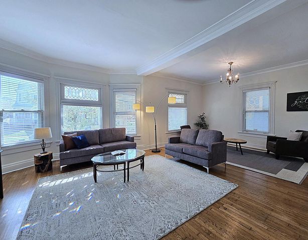 2745 N Summit AVENUE, Milwaukee, WI 53211