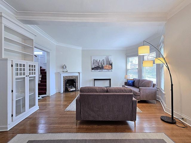 2745 N Summit AVENUE, Milwaukee, WI 53211