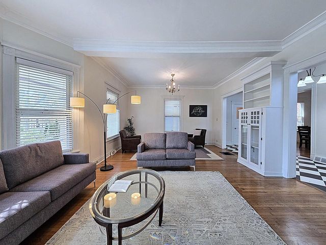 2745 N Summit AVENUE, Milwaukee, WI 53211