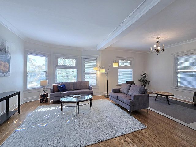 2745 N Summit AVENUE, Milwaukee, WI 53211