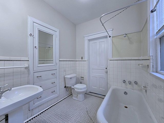 2745 N Summit AVENUE, Milwaukee, WI 53211