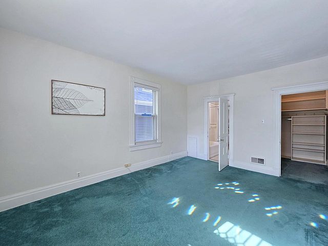 2745 N Summit AVENUE, Milwaukee, WI 53211
