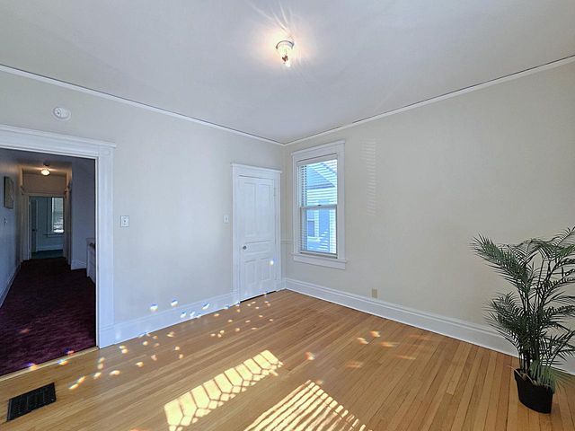 2745 N Summit AVENUE, Milwaukee, WI 53211