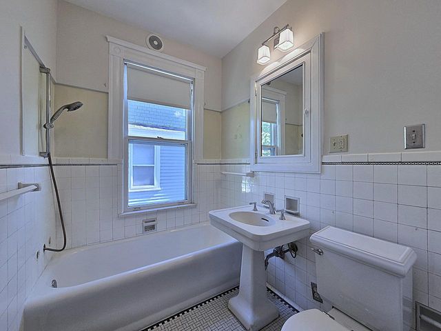2745 N Summit AVENUE, Milwaukee, WI 53211