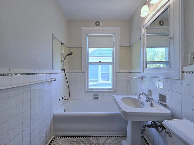 2745 N Summit AVENUE, Milwaukee, WI 53211