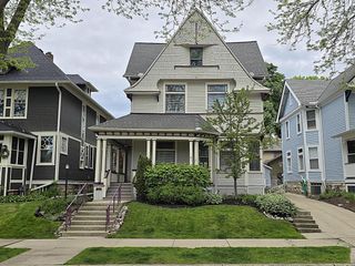 2745 N Summit AVENUE, Milwaukee, WI 53211
