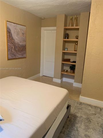 329 W 28th St, Miami Beach, FL 33140