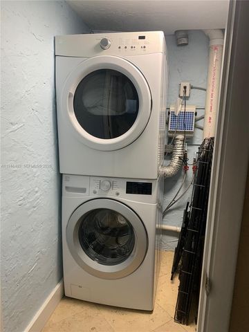 329 W 28th St, Miami Beach, FL 33140