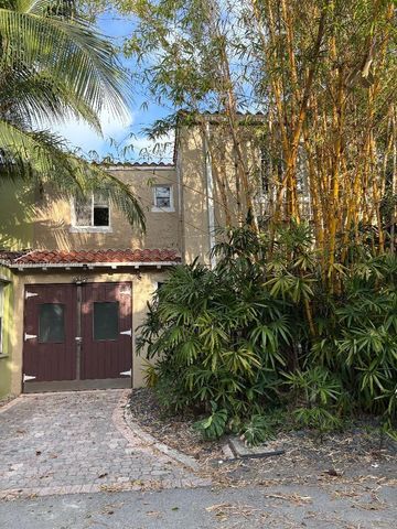 329 W 28th St, Miami Beach, FL 33140