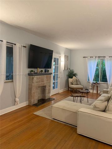 329 W 28th St, Miami Beach, FL 33140