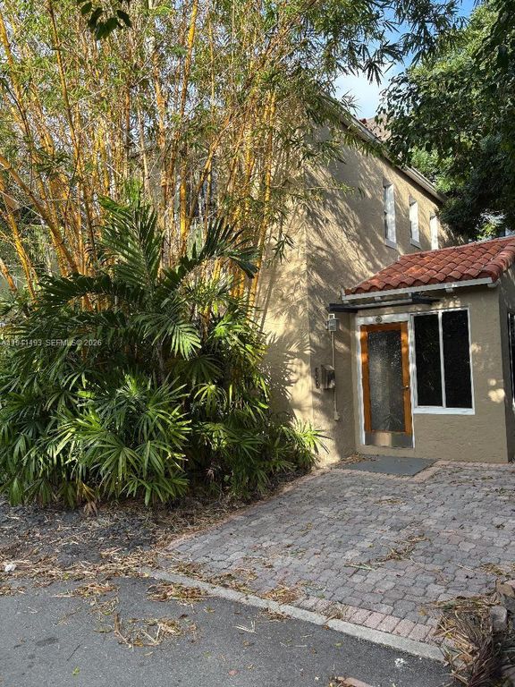 329 W 28th St, Miami Beach, FL 33140