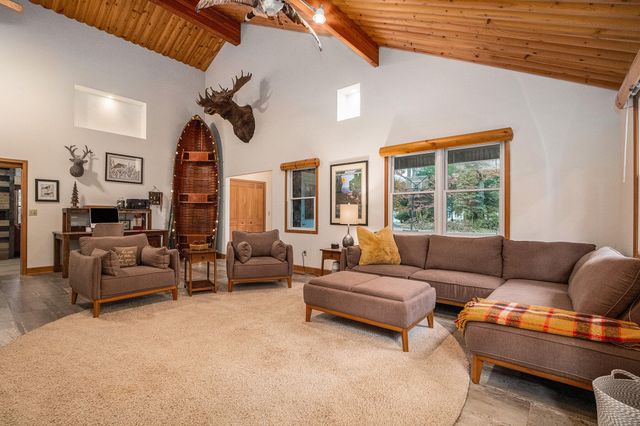 2932 S 3rd Street, Niles, MI 49120