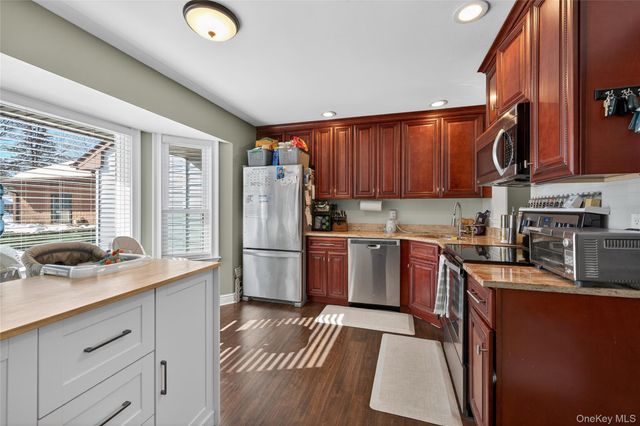 171 Melanie Way, Commack, NY 11725