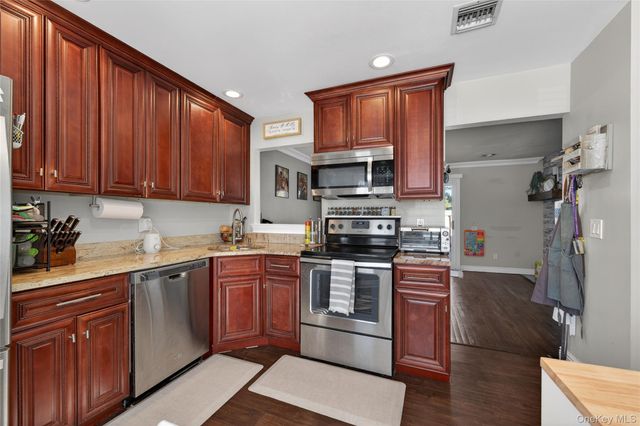 171 Melanie Way, Commack, NY 11725