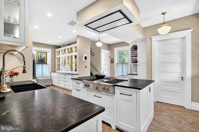 14 N MAIN ST, Cranbury, NJ 08512