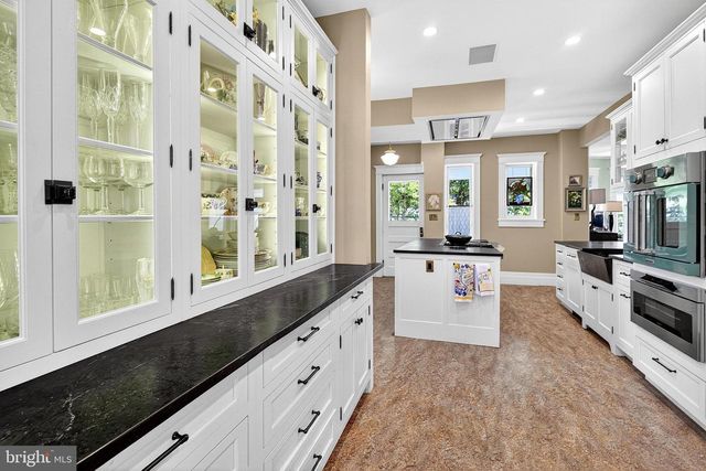 14 N MAIN ST, Cranbury, NJ 08512