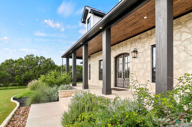 1687 Noble Trl, Canyon Lake, TX 78133