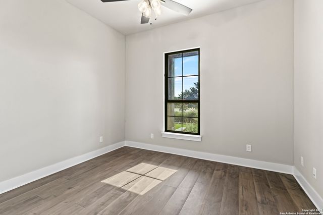 1687 Noble Trl, Canyon Lake, TX 78133
