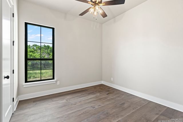 1687 Noble Trl, Canyon Lake, TX 78133