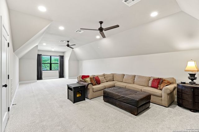 1687 Noble Trl, Canyon Lake, TX 78133