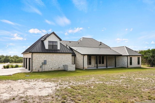 1687 Noble Trl, Canyon Lake, TX 78133