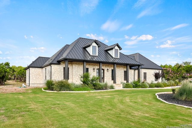 1687 Noble Trl, Canyon Lake, TX 78133
