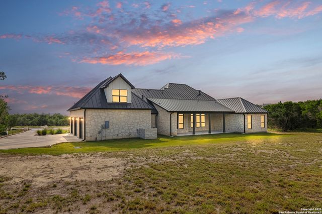 1687 Noble Trl, Canyon Lake, TX 78133