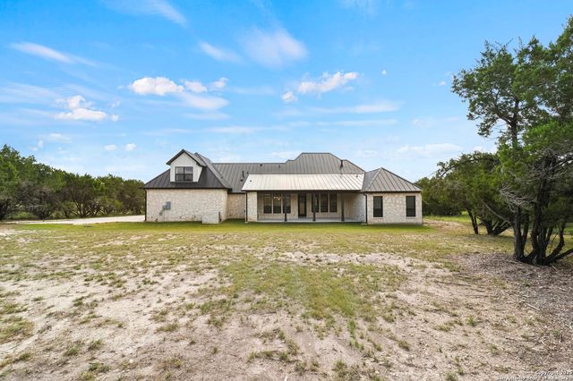 1687 Noble Trl, Canyon Lake, TX 78133