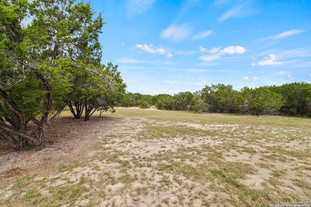 1687 Noble Trl, Canyon Lake, TX 78133