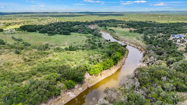 1687 Noble Trl, Canyon Lake, TX 78133