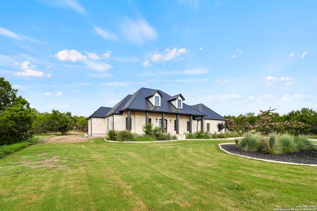1687 Noble Trl, Canyon Lake, TX 78133