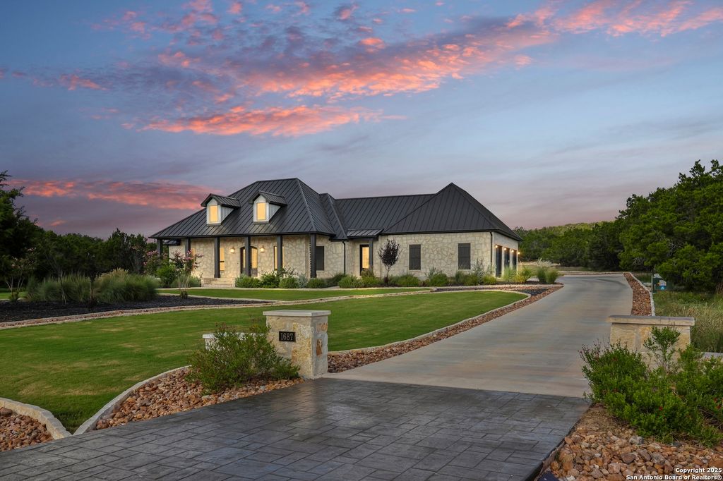 1687 Noble Trl, Canyon Lake, TX 78133