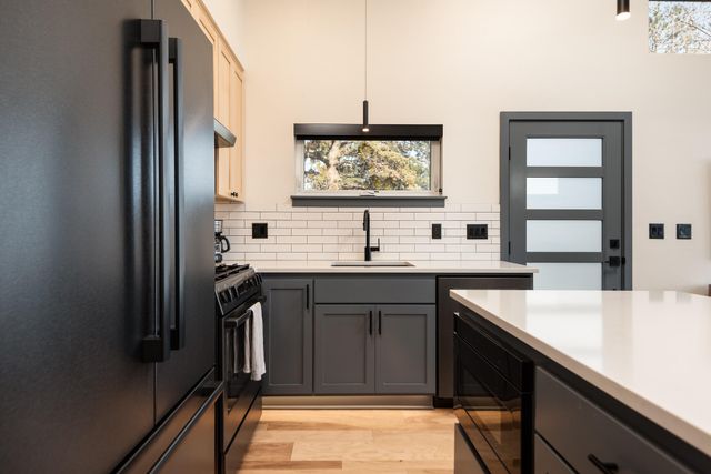 919 NW Roanoke Avenue, Bend, OR 97703