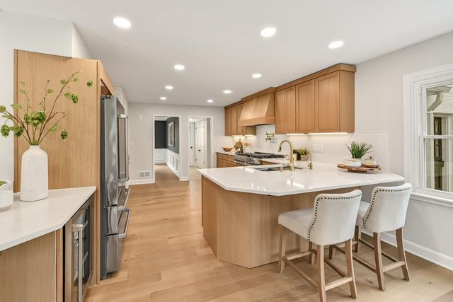 10525 N Fairway LANE, Mequon, WI 53092