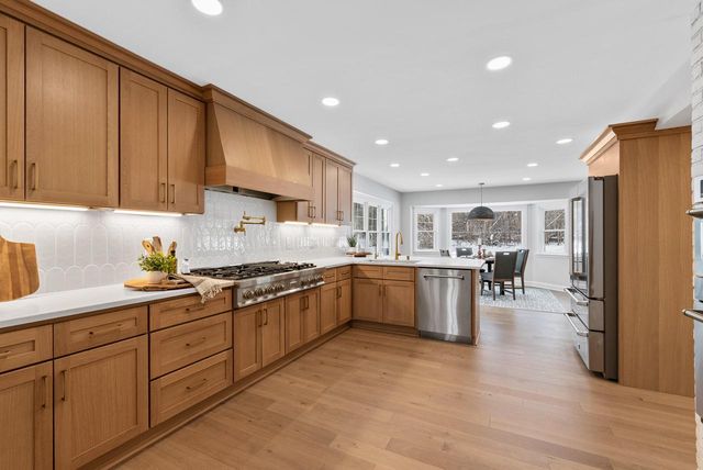 10525 N Fairway LANE, Mequon, WI 53092