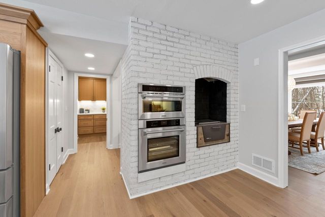 10525 N Fairway LANE, Mequon, WI 53092