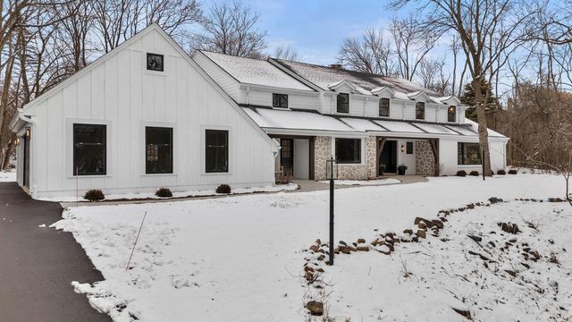 10525 N Fairway LANE, Mequon, WI 53092