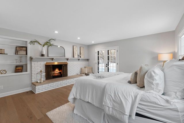 10525 N Fairway LANE, Mequon, WI 53092