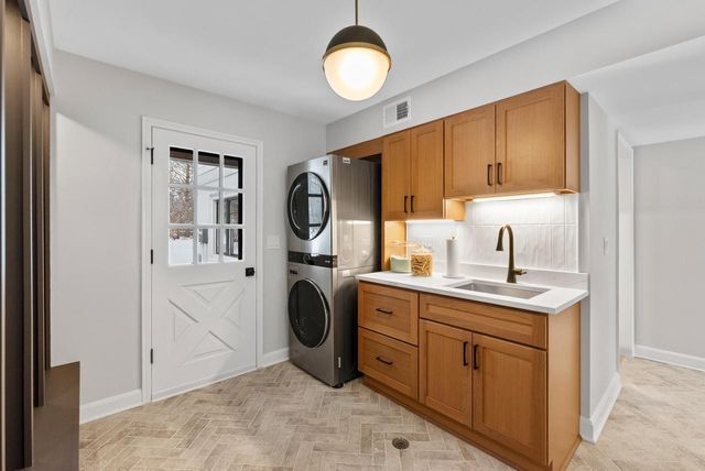 10525 N Fairway LANE, Mequon, WI 53092