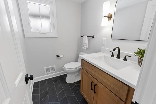 10525 N Fairway LANE, Mequon, WI 53092