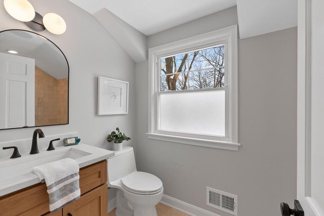 10525 N Fairway LANE, Mequon, WI 53092