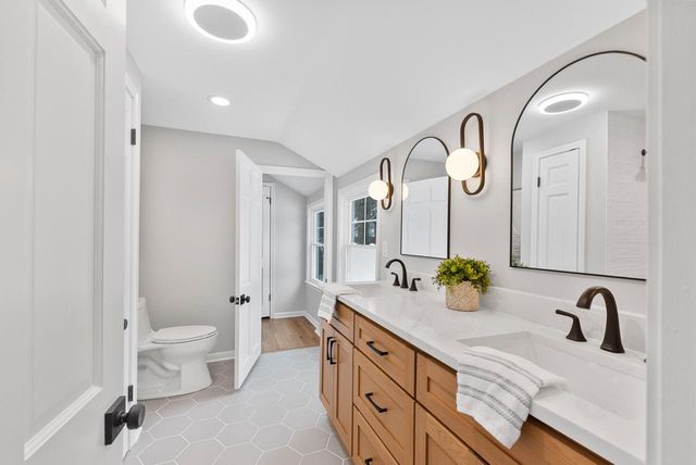 10525 N Fairway LANE, Mequon, WI 53092