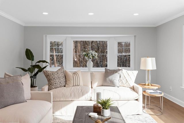 10525 N Fairway LANE, Mequon, WI 53092